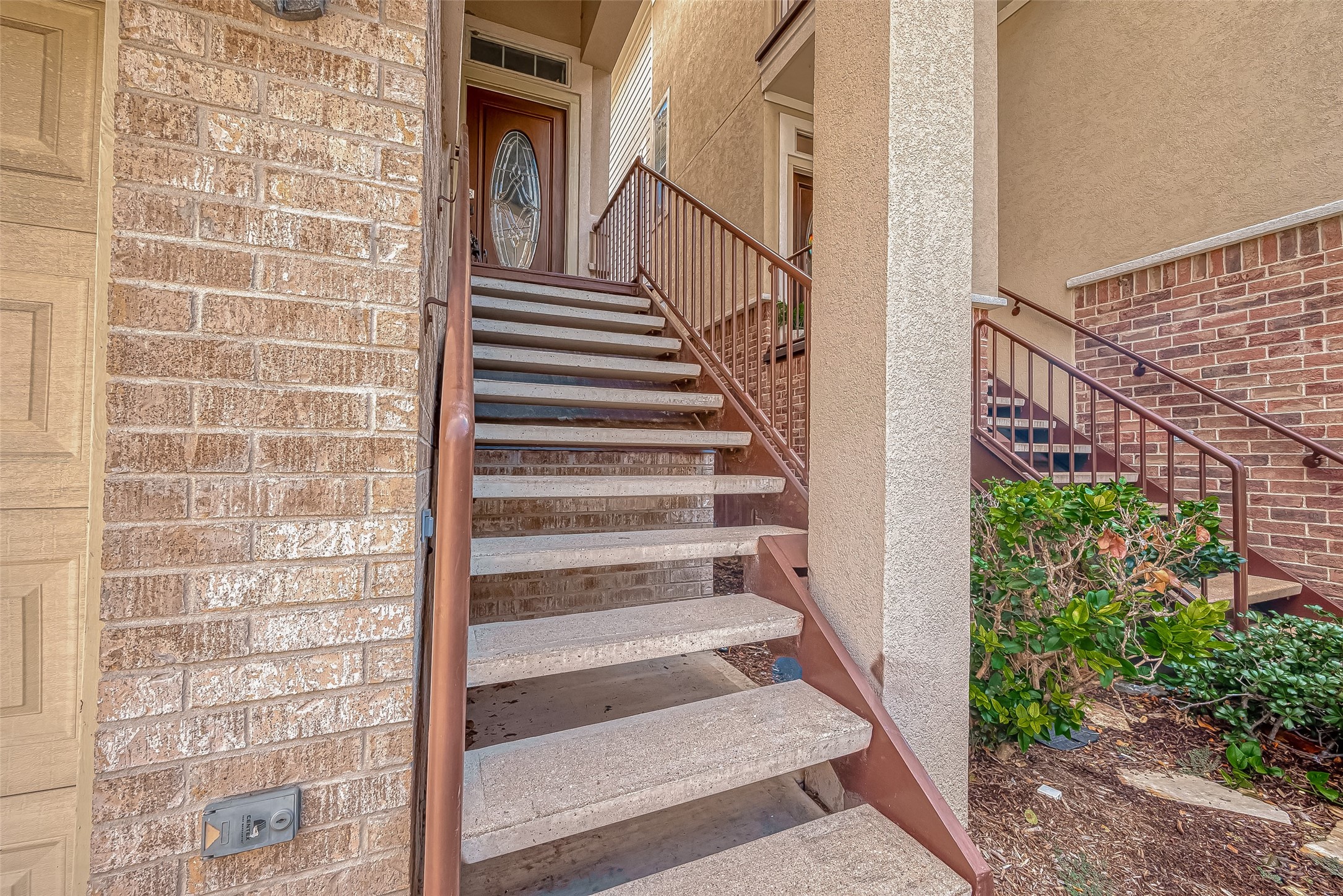 2150 Stacy Knoll Houston, TX 77008 - Photo 11 of 40 entrance