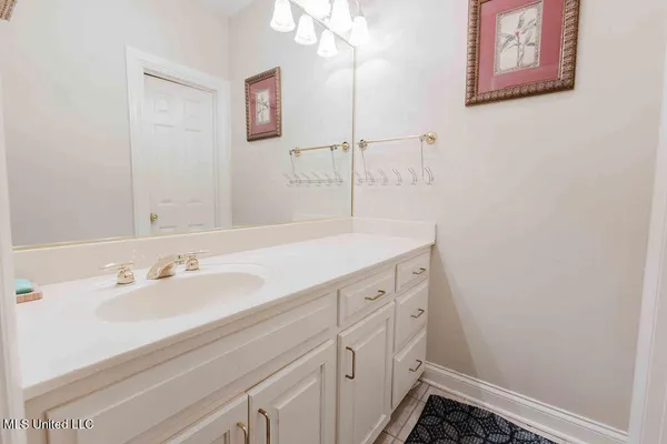 $1,150,000 | 101 Summer Lake Drive, Ridgeland, MS 39157