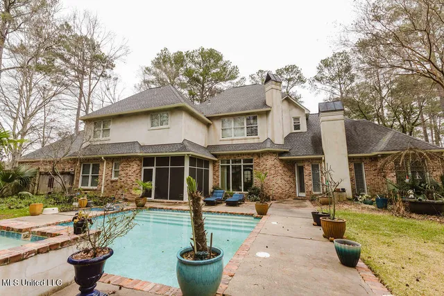 $1,150,000 | 101 Summer Lake Drive, Ridgeland, MS 39157