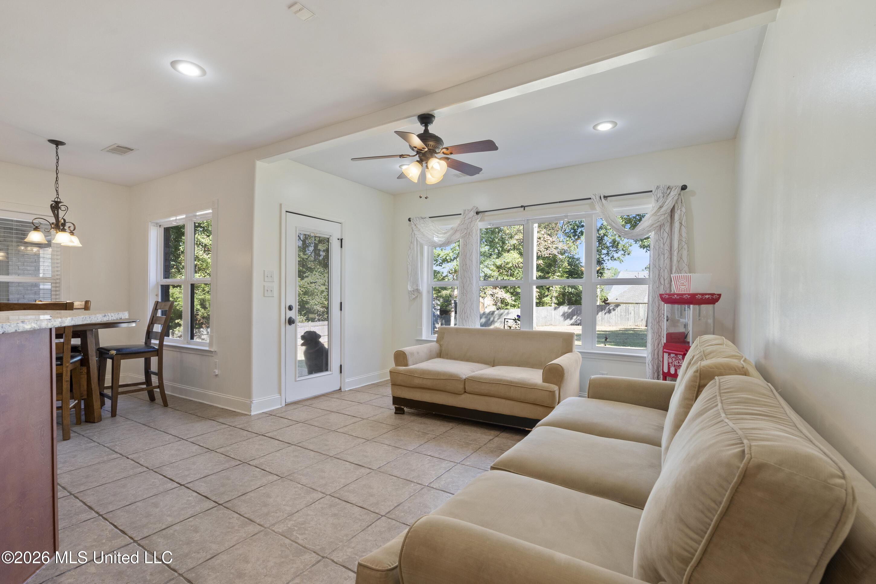 2138 College Road Southaven, MS 38672 - Photo 16 of 42 Hearth Room