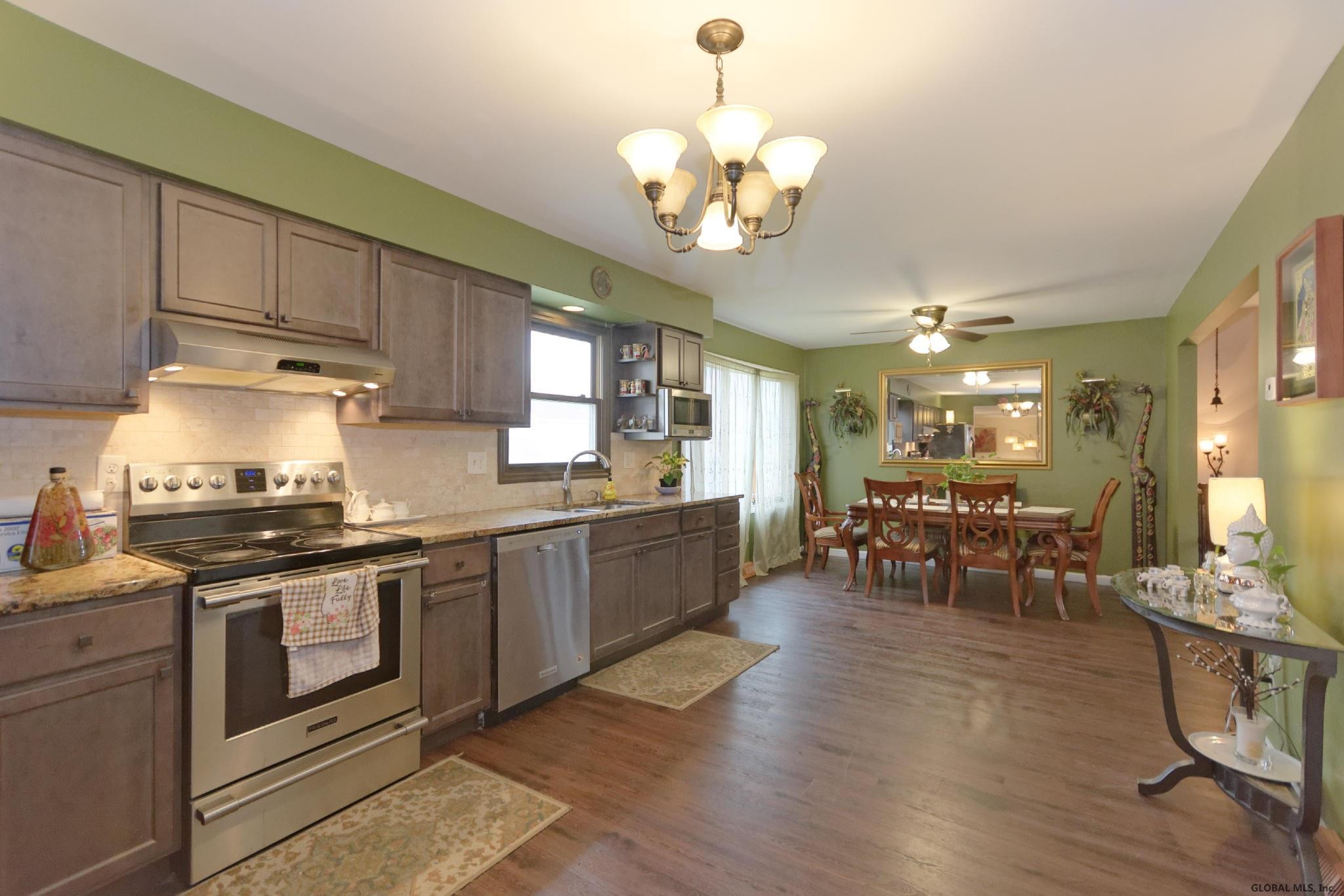 11 Rafaillo Drive Colonie, NY 12110 - Photo 15 of 45 Photo 15