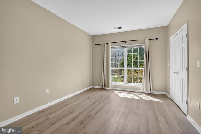 $2,350 | 4850 Eisenhower Avenue, Unit 202, Alexandria, VA 22304