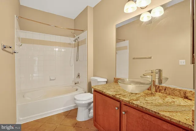 $2,350 | 4850 Eisenhower Avenue, Unit 202, Alexandria, VA 22304