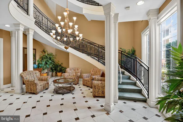 $2,350 | 4850 Eisenhower Avenue, Unit 202, Alexandria, VA 22304