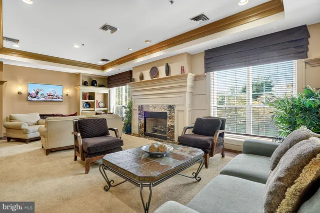 $2,350 | 4850 Eisenhower Avenue, Unit 202, Alexandria, VA 22304