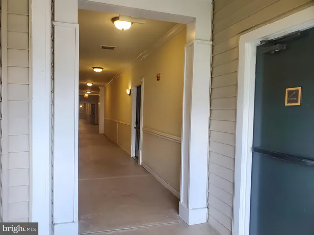 $2,350 | 4850 Eisenhower Avenue, Unit 202, Alexandria, VA 22304