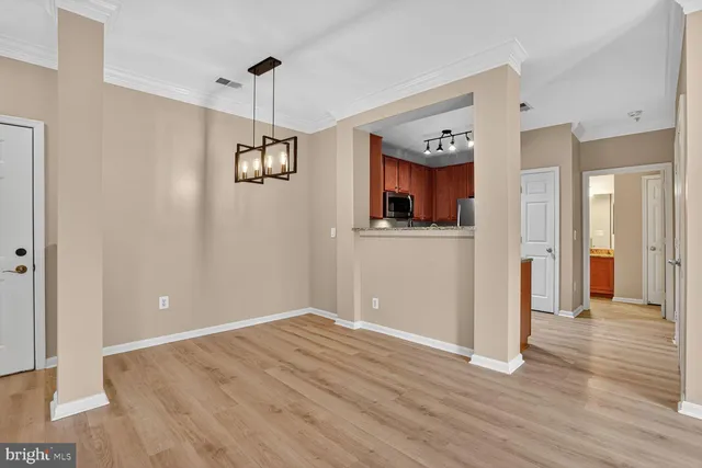 $2,350 | 4850 Eisenhower Avenue, Unit 202, Alexandria, VA 22304