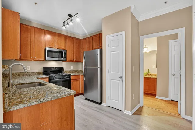 $2,350 | 4850 Eisenhower Avenue, Unit 202, Alexandria, VA 22304