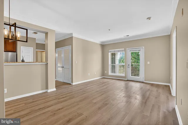 $2,350 | 4850 Eisenhower Avenue, Unit 202, Alexandria, VA 22304