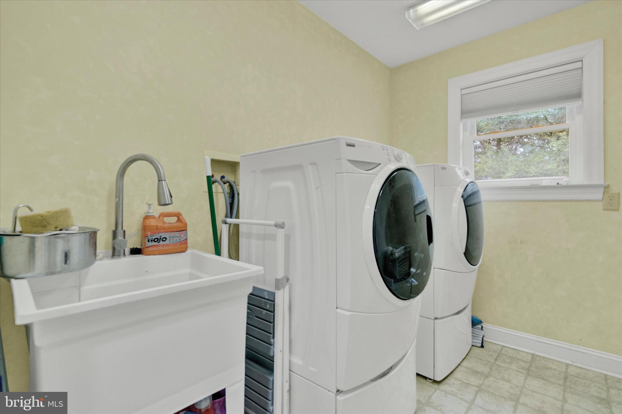 181 Fort Road Bernville, PA 19506 - Photo 21 of 43 Laundry room