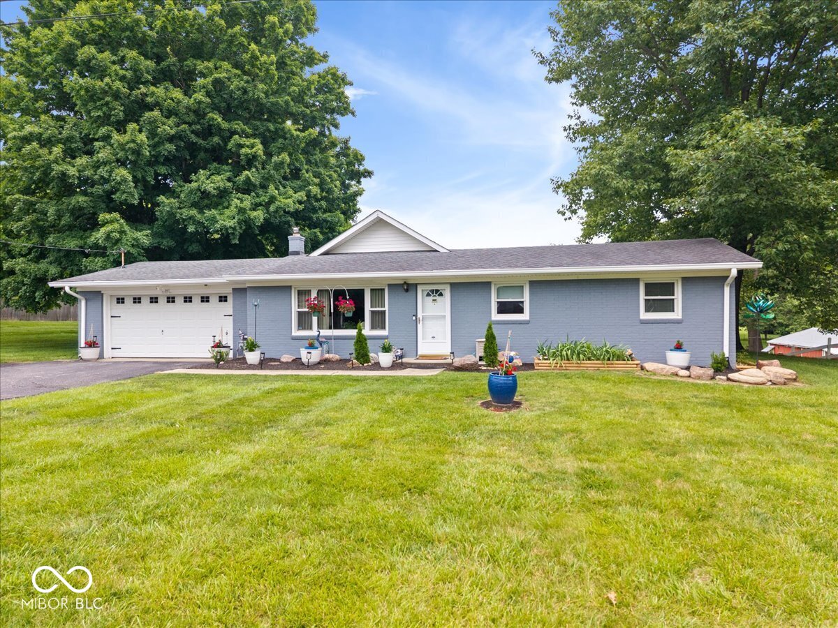 703 North Peterman Road Greenwood, IN 46142 - Photo 2 of 52