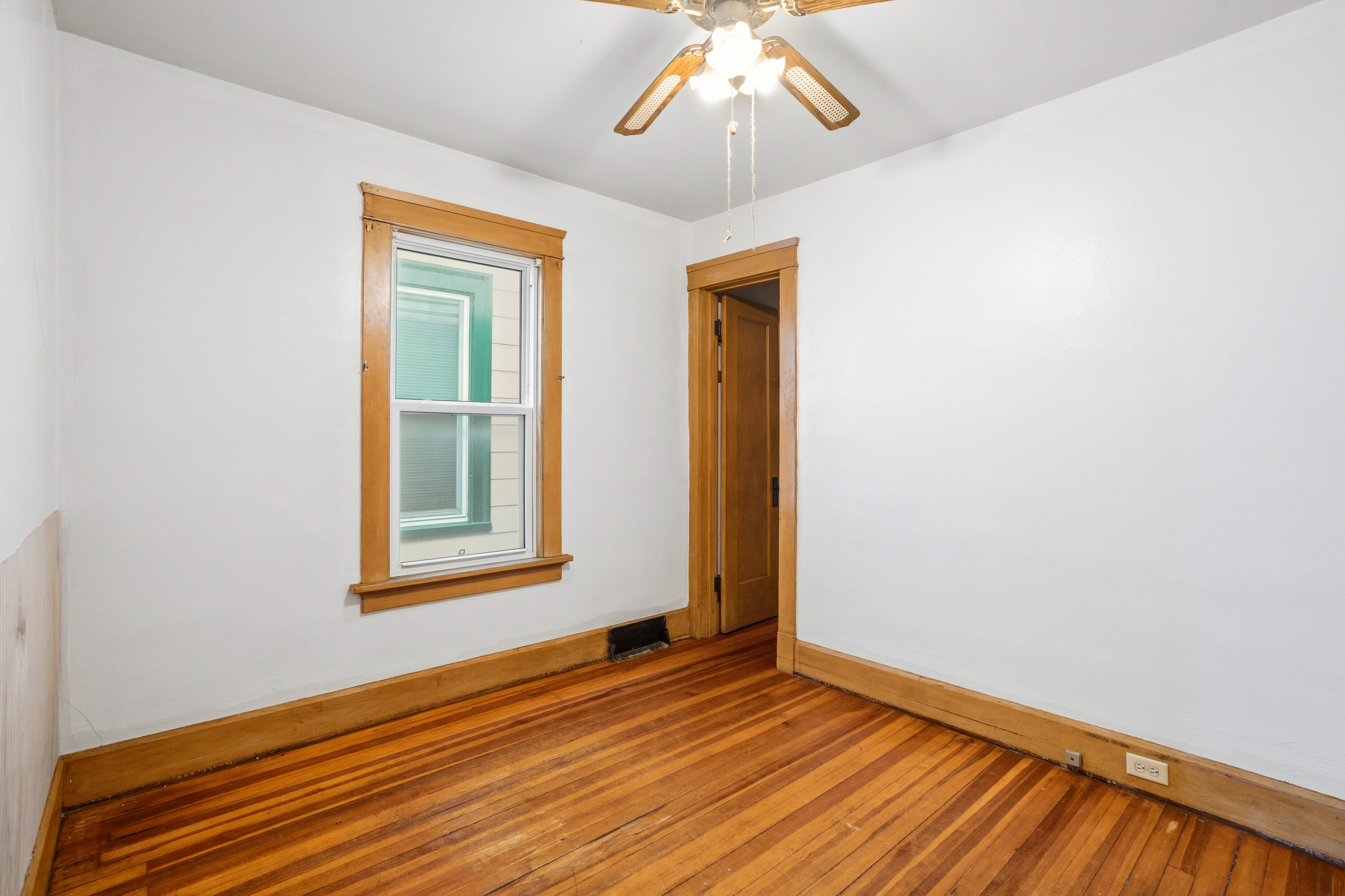 1801 Flett Avenue Racine, WI 53403 - Photo 9 of 27 Main Level Bedroom