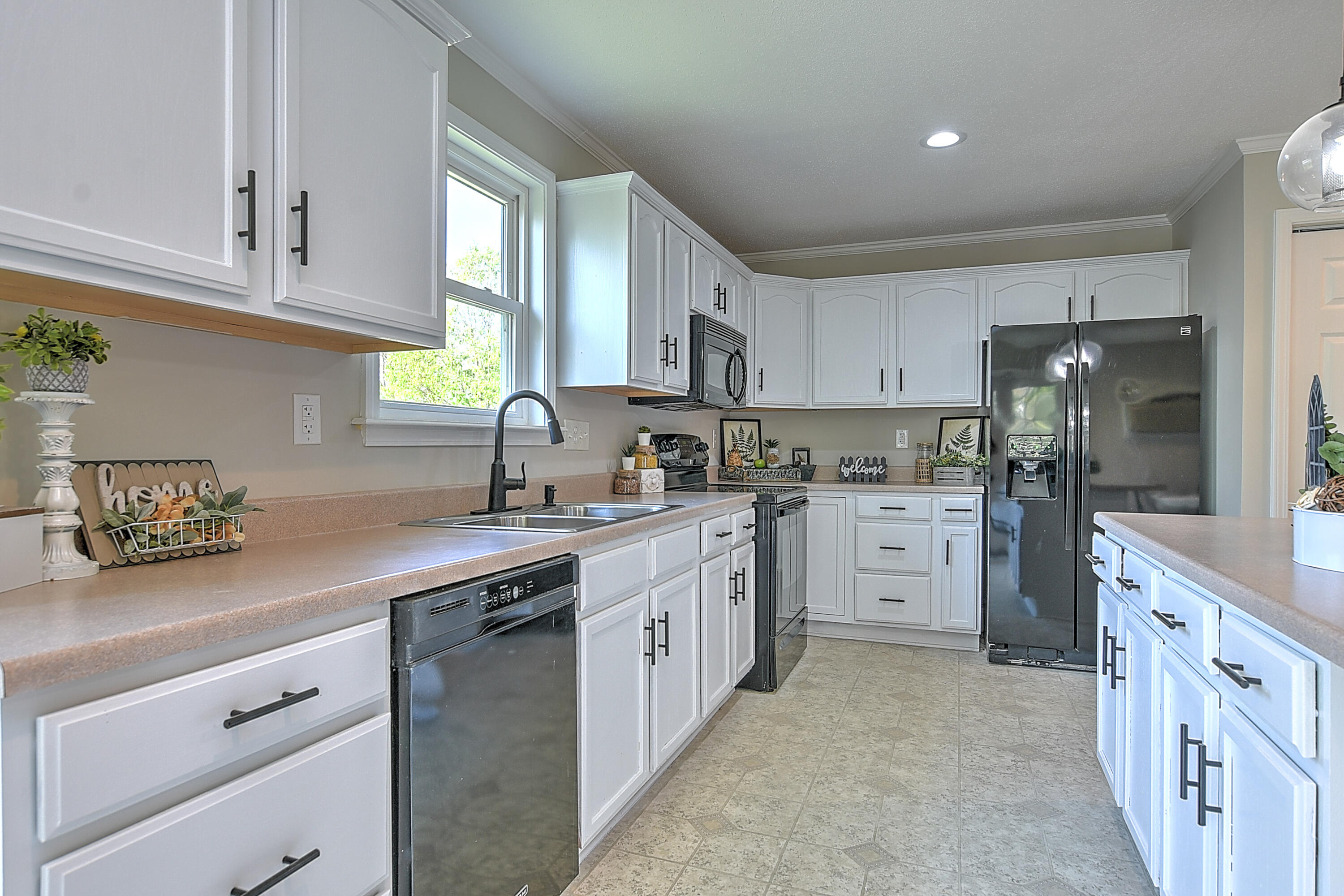 107 Raintree Circle Bristol, VA 24201 - Photo 17 of 52 107 Raintree-29