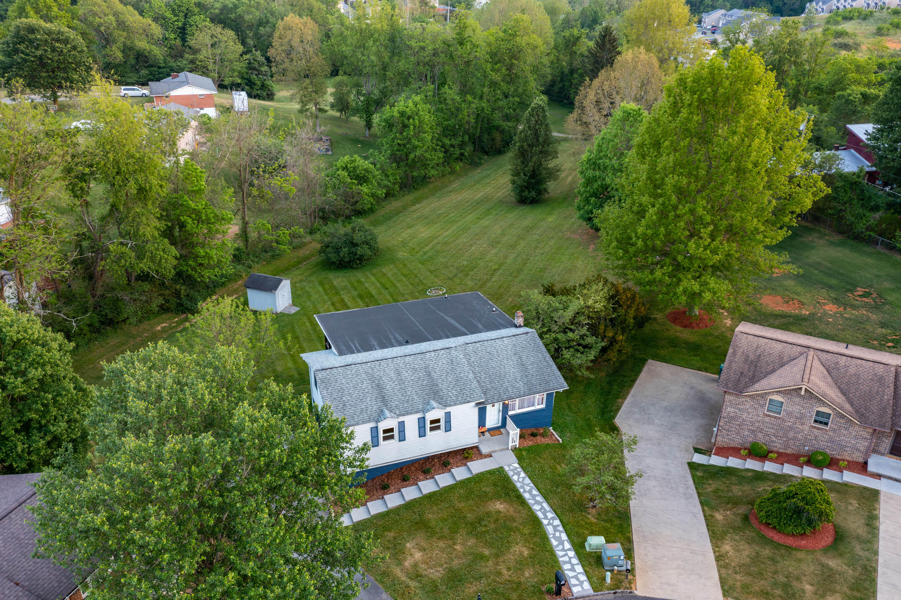 107 Raintree Circle Bristol, VA 24201 - Photo 3 of 52 107 Raintree Cir-2