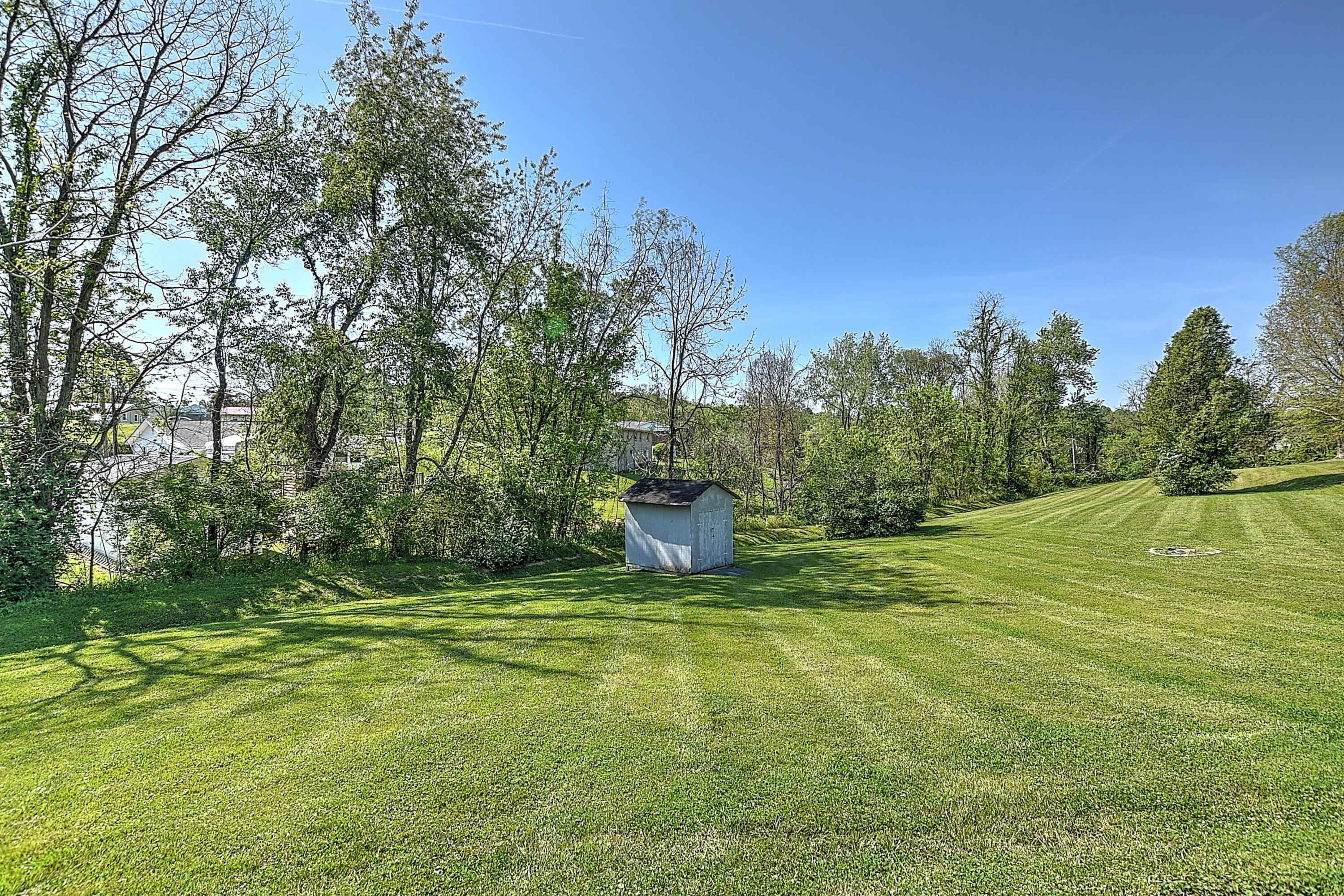 107 Raintree Circle Bristol, VA 24201 - Photo 47 of 52 107 Raintree-44