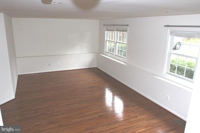 40 Overbrook Road Catonsville, MD 21228 - Photo 2 of 16 Family Room with big windows & hard wood flr