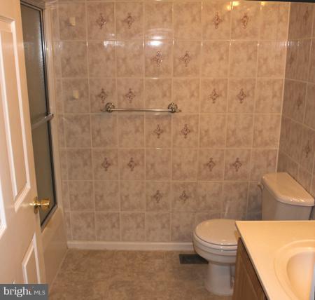40 Overbrook Road Catonsville, MD 21228 - Photo 3 of 16 Bath