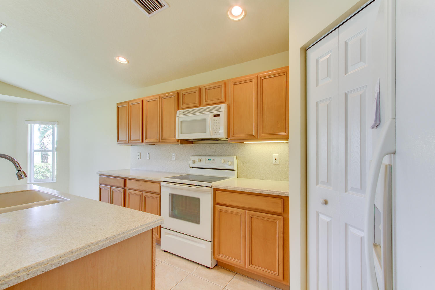 12091 Roma Road Boynton Beach, FL 33436 - Photo 6 of 21 kitchen