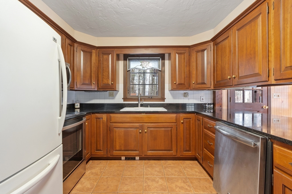 9 Old Princeton Rd Cut-off Hubbardston, MA 01452 - Photo 11 of 42