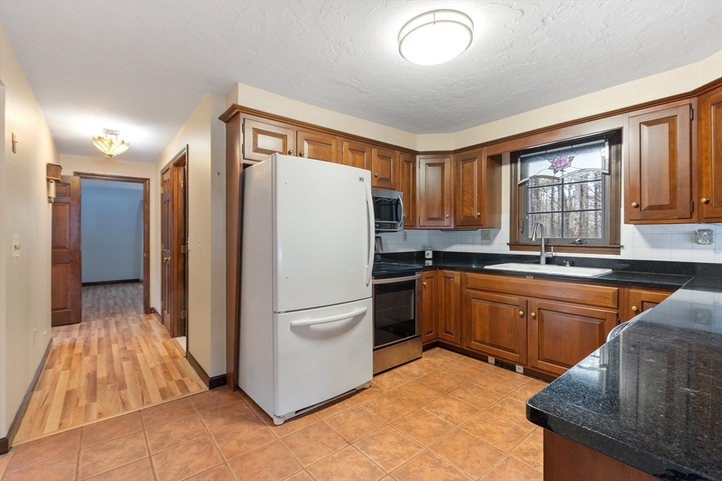 9 Old Princeton Rd Cut-off Hubbardston, MA 01452 - Photo 10 of 42