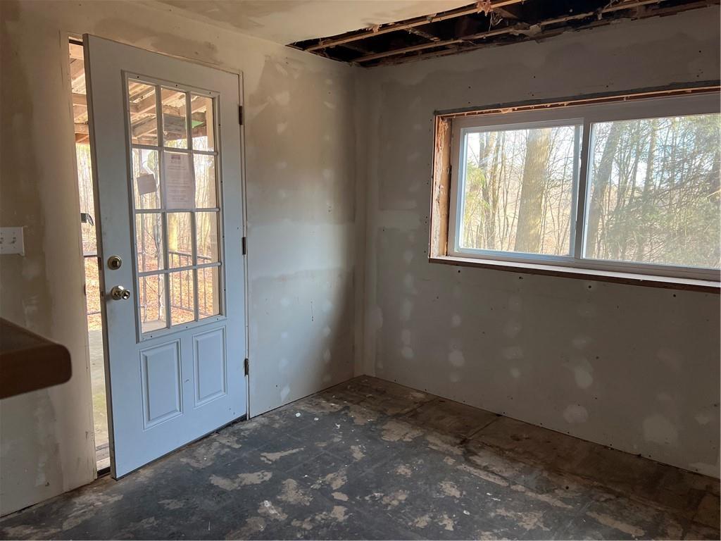 131 Bay Tree Lane Butler, PA 16002 - Photo 4 of 12 Gallery Image 4