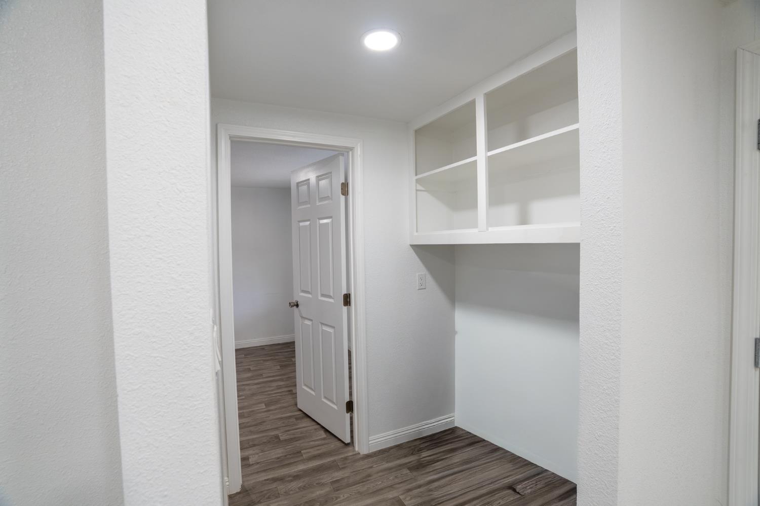 36712 Pebble Lane Squaw Valley, CA 93675 - Photo 8 of 17 a room that has a bench in it