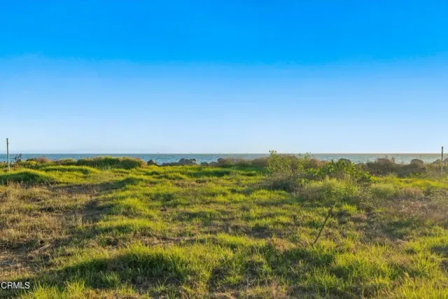 a white and white photo of a living room