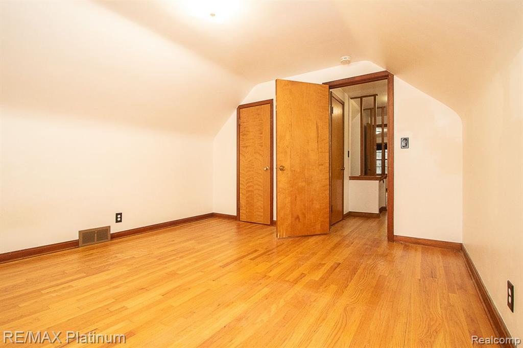 33166 Raphael Road Farmington Hills, MI 48336 - Photo 39 of 50