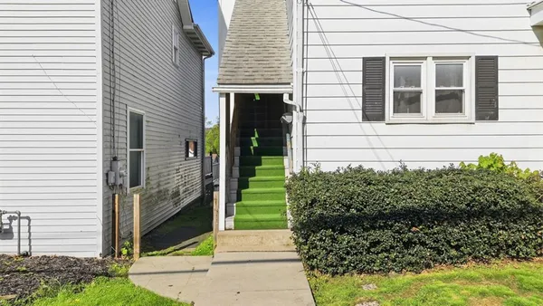 $1,300 | 129 South Clay Street, Zelienople, PA 16063