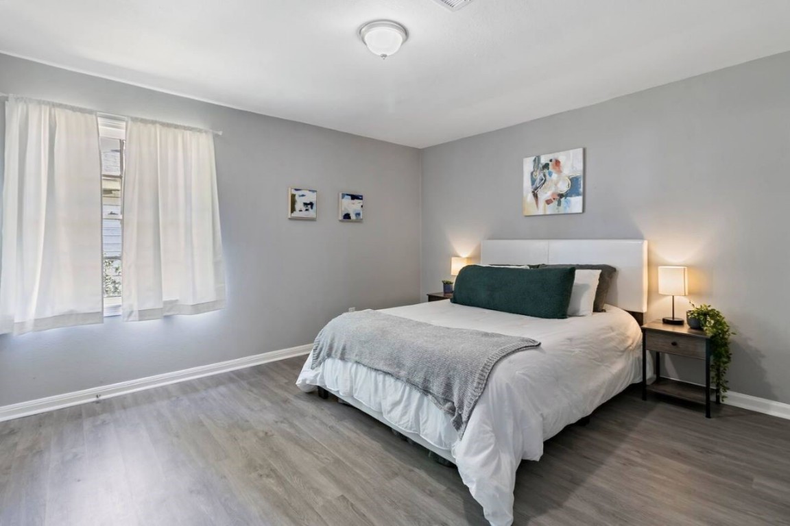 5130 Cosby Street Houston, TX 77021 - Photo 13 of 15 a bedroom with bed and window