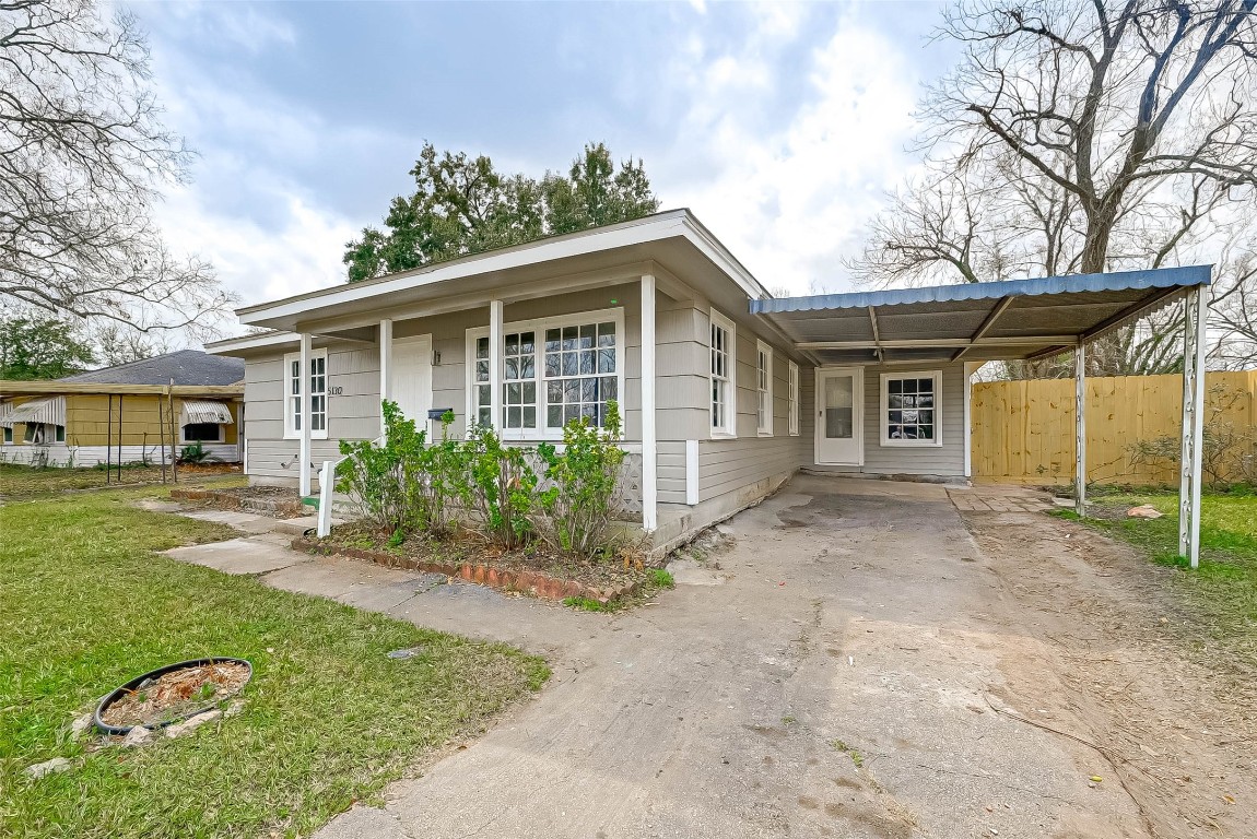 5130 Cosby Street Houston, TX 77021 - Photo 2 of 15 a view of a house with a yard and plants