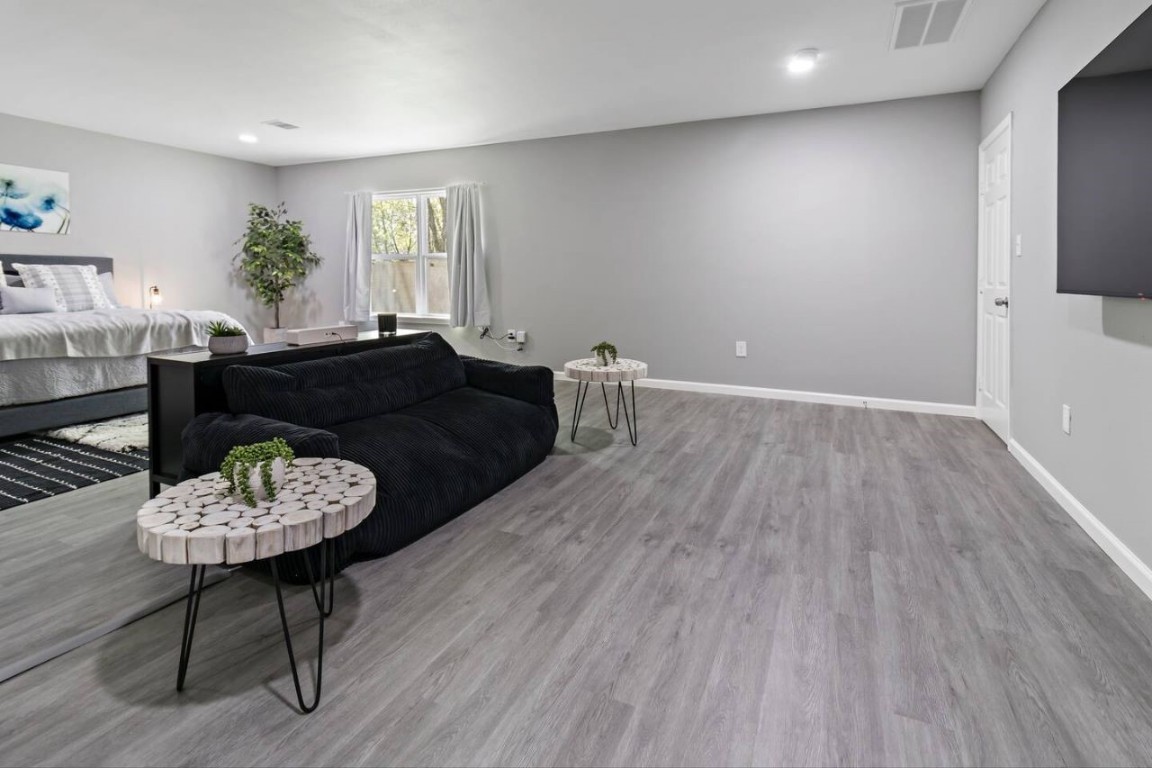 5130 Cosby Street Houston, TX 77021 - Photo 10 of 15 a living room with furniture and a wooden floor