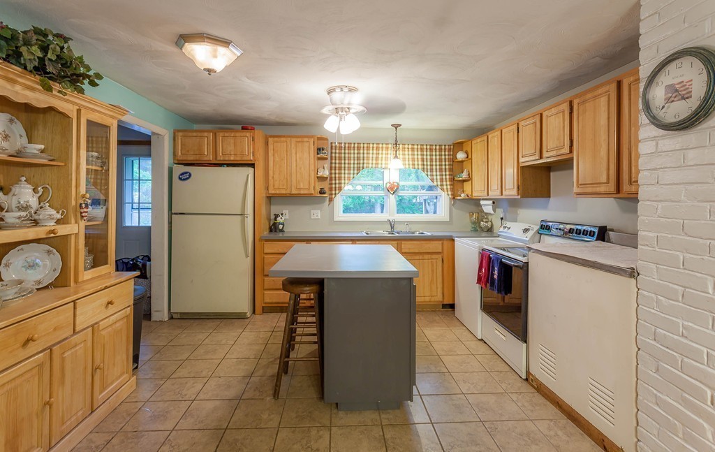 64 Sully Road Raynham, MA 02767 - Photo 11 of 22 Gallery Image 11