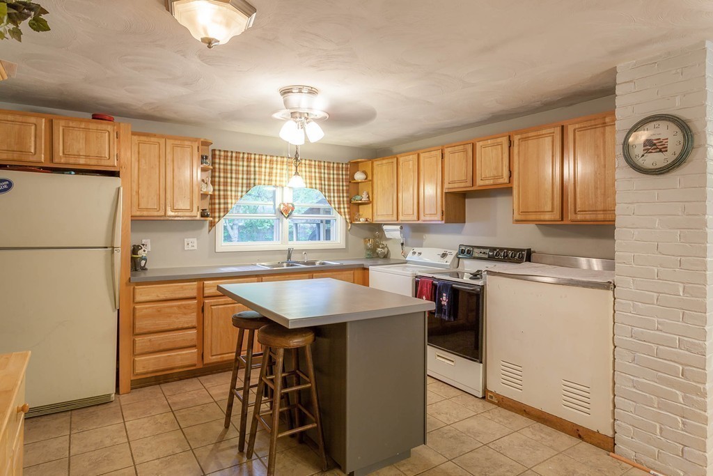 64 Sully Road Raynham, MA 02767 - Photo 10 of 22 Gallery Image 10