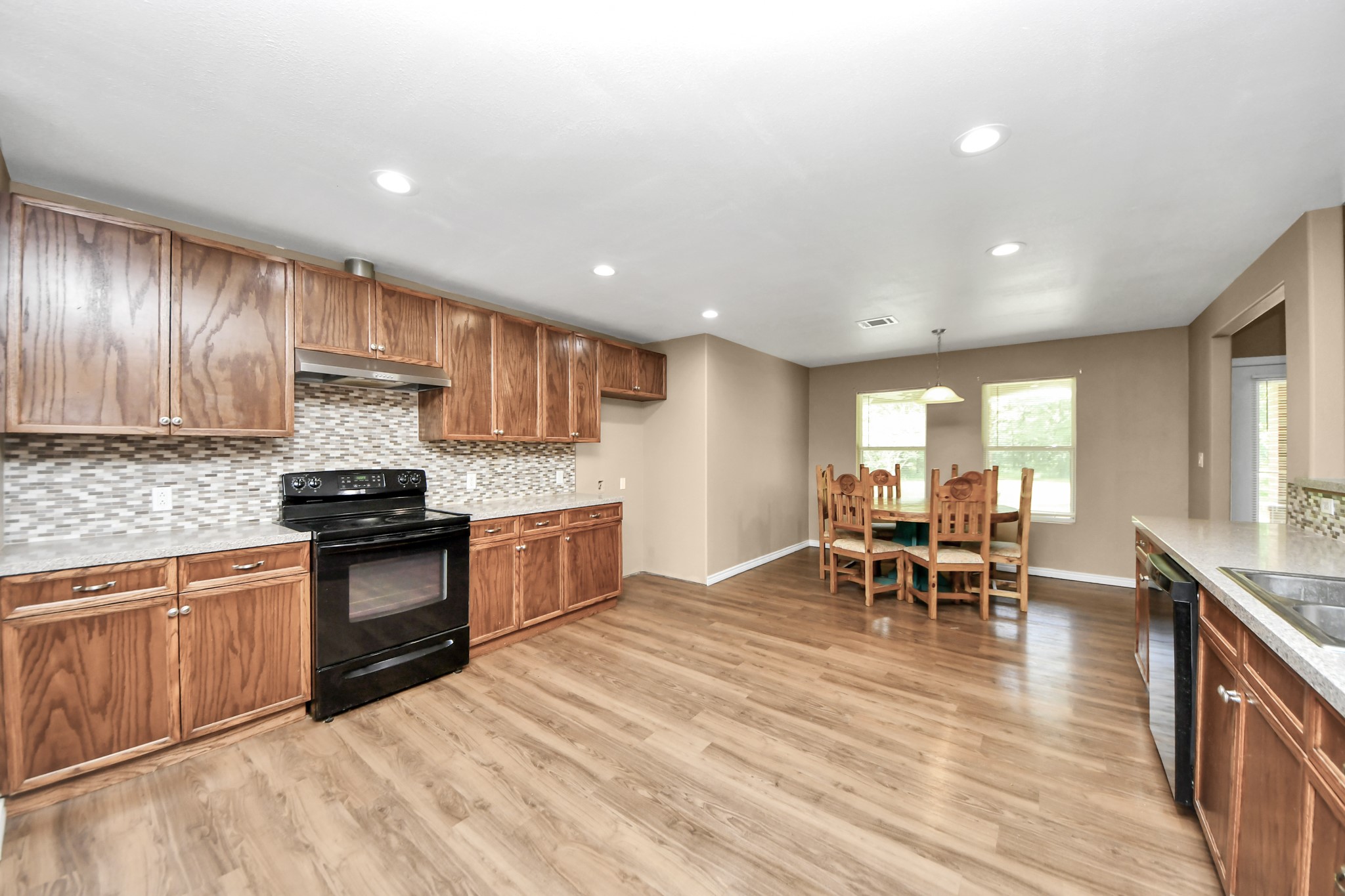 197 County Road 348 Cleveland, TX 77327 - Photo 11 of 48 Main House kitchen