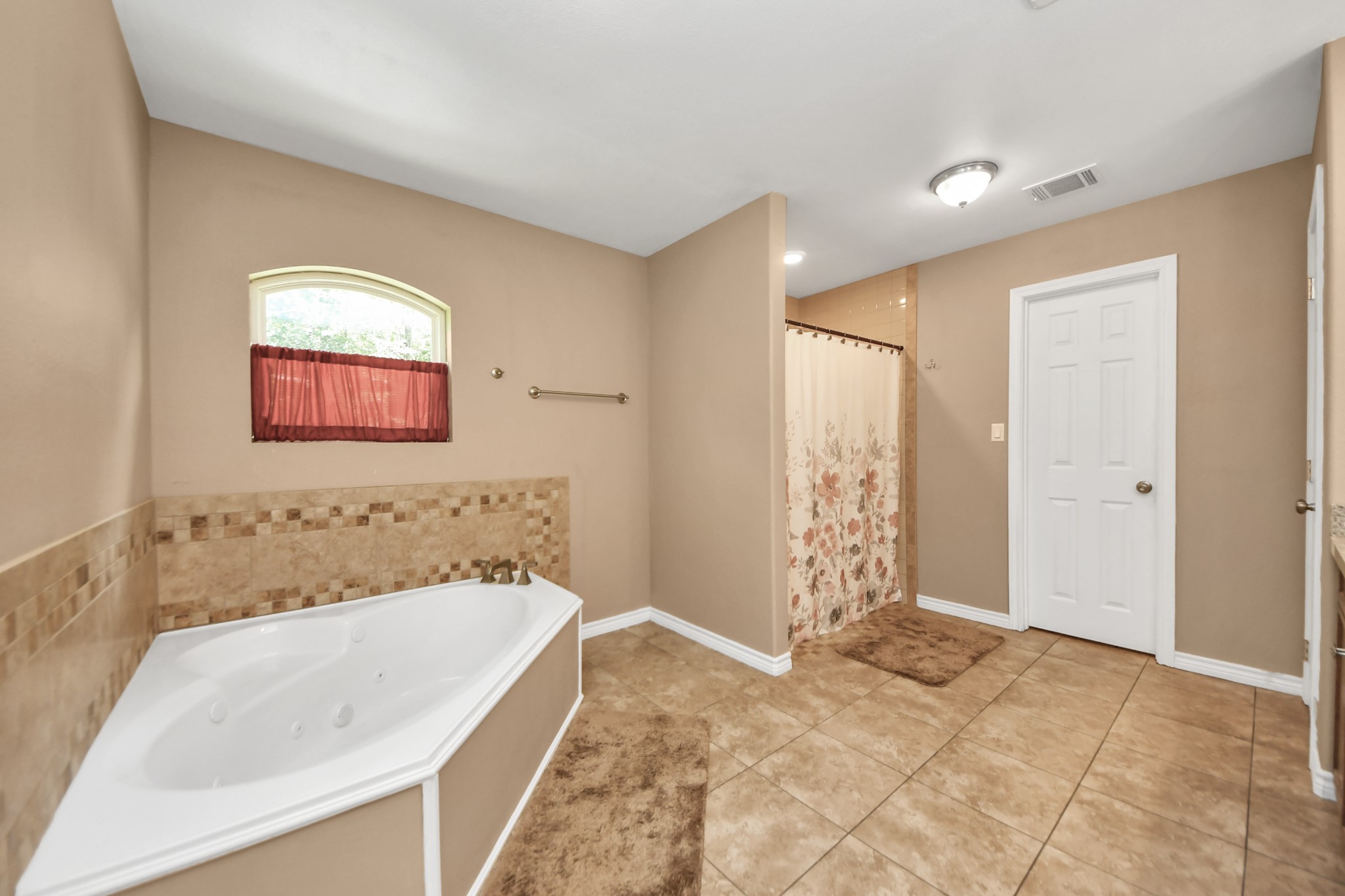 197 County Road 348 Cleveland, TX 77327 - Photo 19 of 48 Primary bath