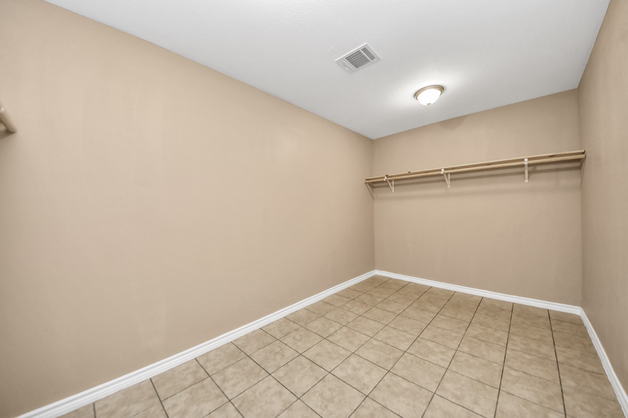 197 County Road 348 Cleveland, TX 77327 - Photo 21 of 48 Primary Closet