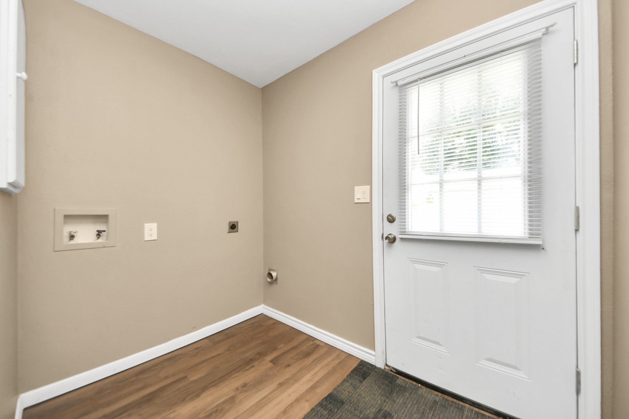 197 County Road 348 Cleveland, TX 77327 - Photo 24 of 48 Laundry room