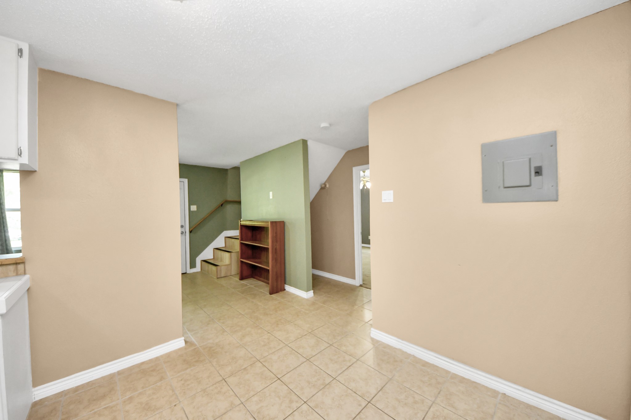 197 County Road 348 Cleveland, TX 77327 - Photo 34 of 48 Guest house dining area
