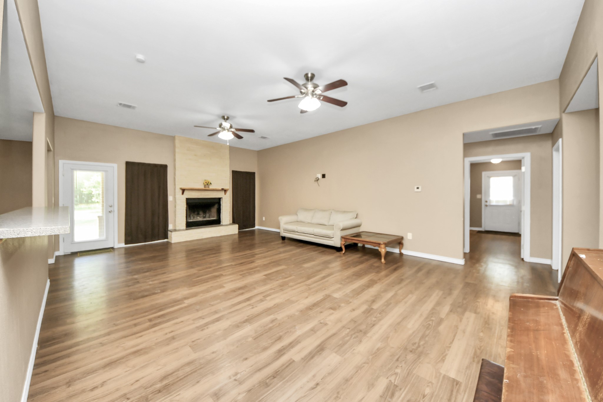 197 County Road 348 Cleveland, TX 77327 - Photo 8 of 48 Main house living area