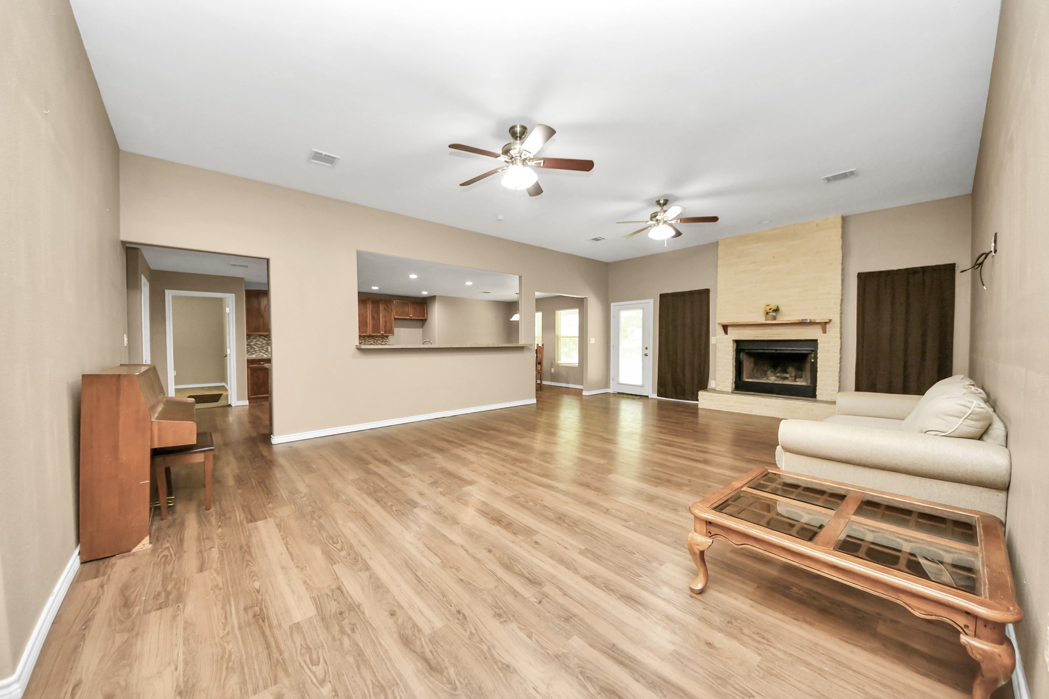 197 County Road 348 Cleveland, TX 77327 - Photo 9 of 48 Main house living area