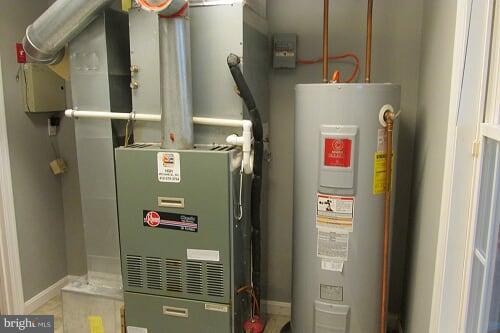7102 Greenbank Road Baltimore, MD 21220 - Photo 21 of 30 a utility room with dryer and washer