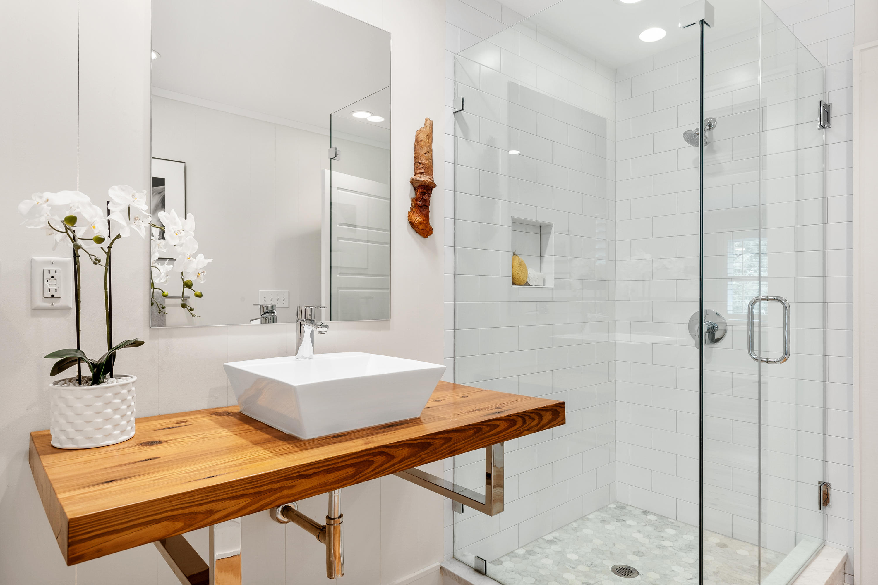 1259 South Barksdale Road Mount Pleasant, SC 29464 - Photo 59 of 91 This Bath Opens to BR #1 & the Hall