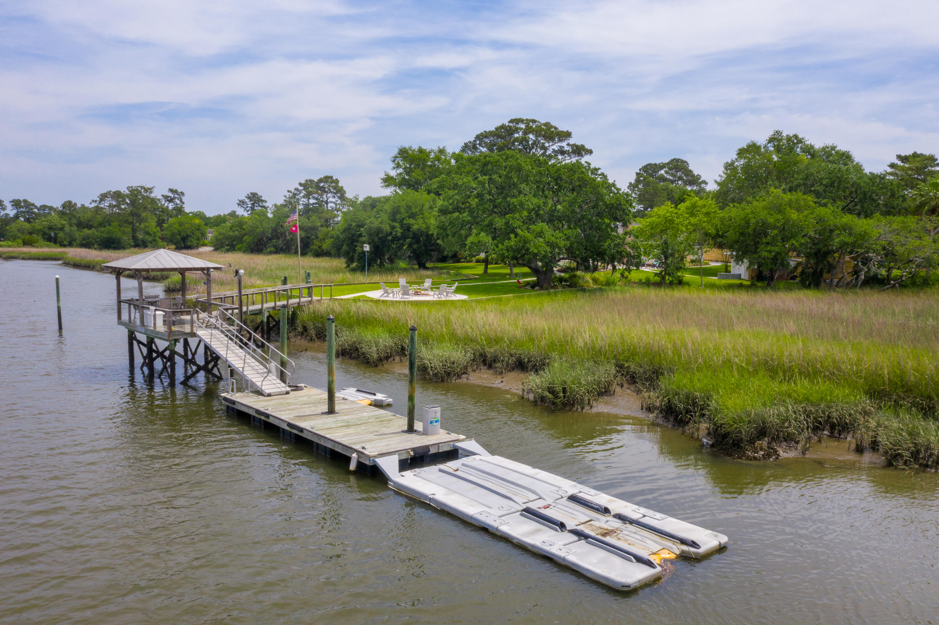 1259 South Barksdale Road Mount Pleasant, SC 29464 - Photo 81 of 91 Air-Assist Boat Lift