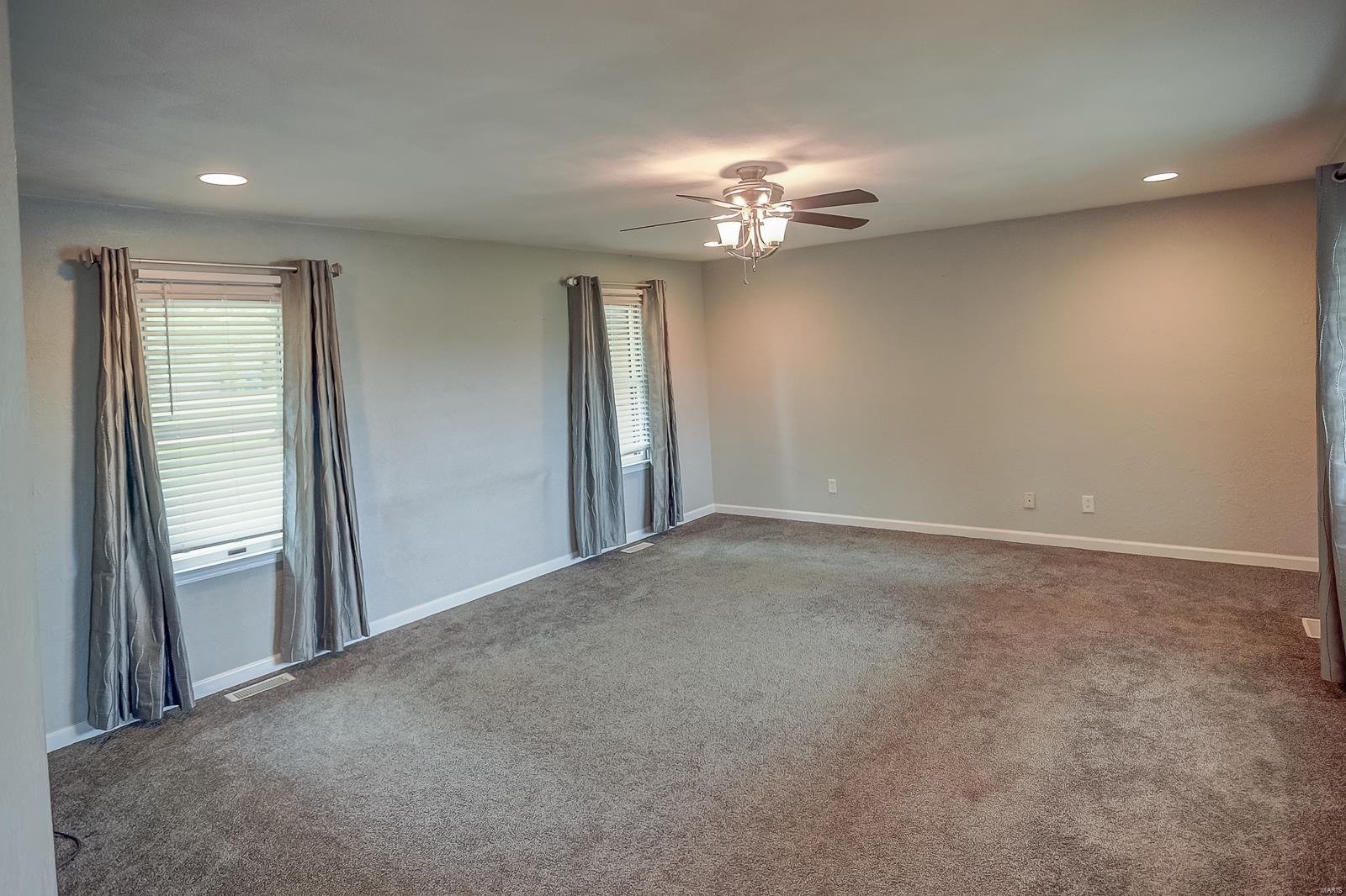 1009 Troy Ofallon Road Troy, IL 62294 - Photo 9 of 32