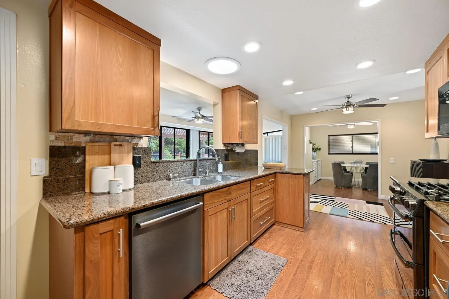12061 Callado Road San Diego, CA 92128 - Photo 10 of 51 Kitchen