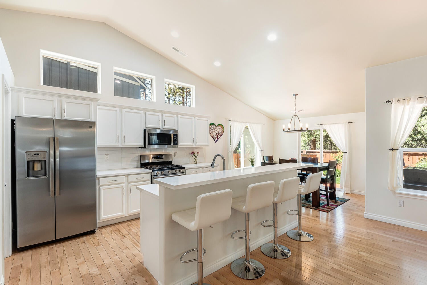 19505 Fishhawk Loop Bend, OR 97702 - Photo 8 of 26 Kitchen