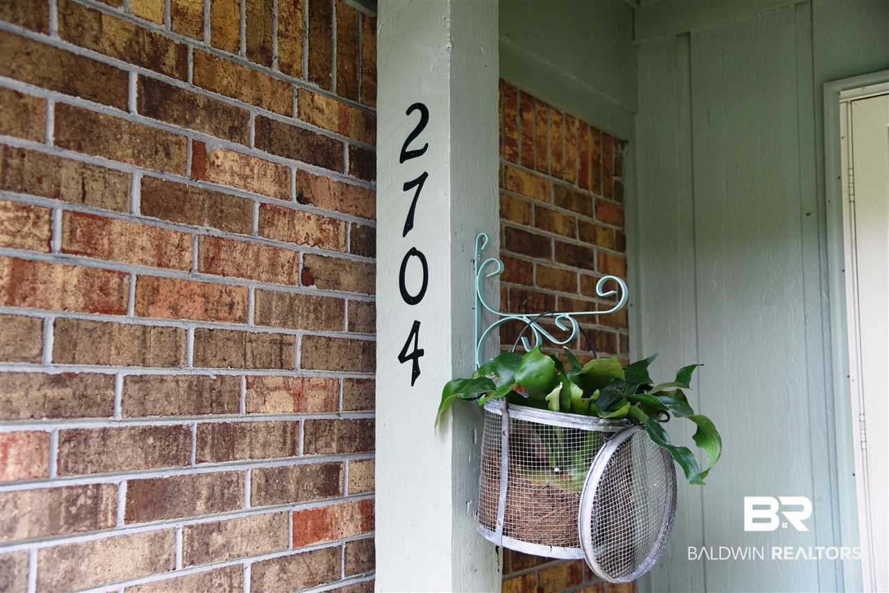 2704 Lost River Road Mobile, AL 36605 - Photo 4 of 35