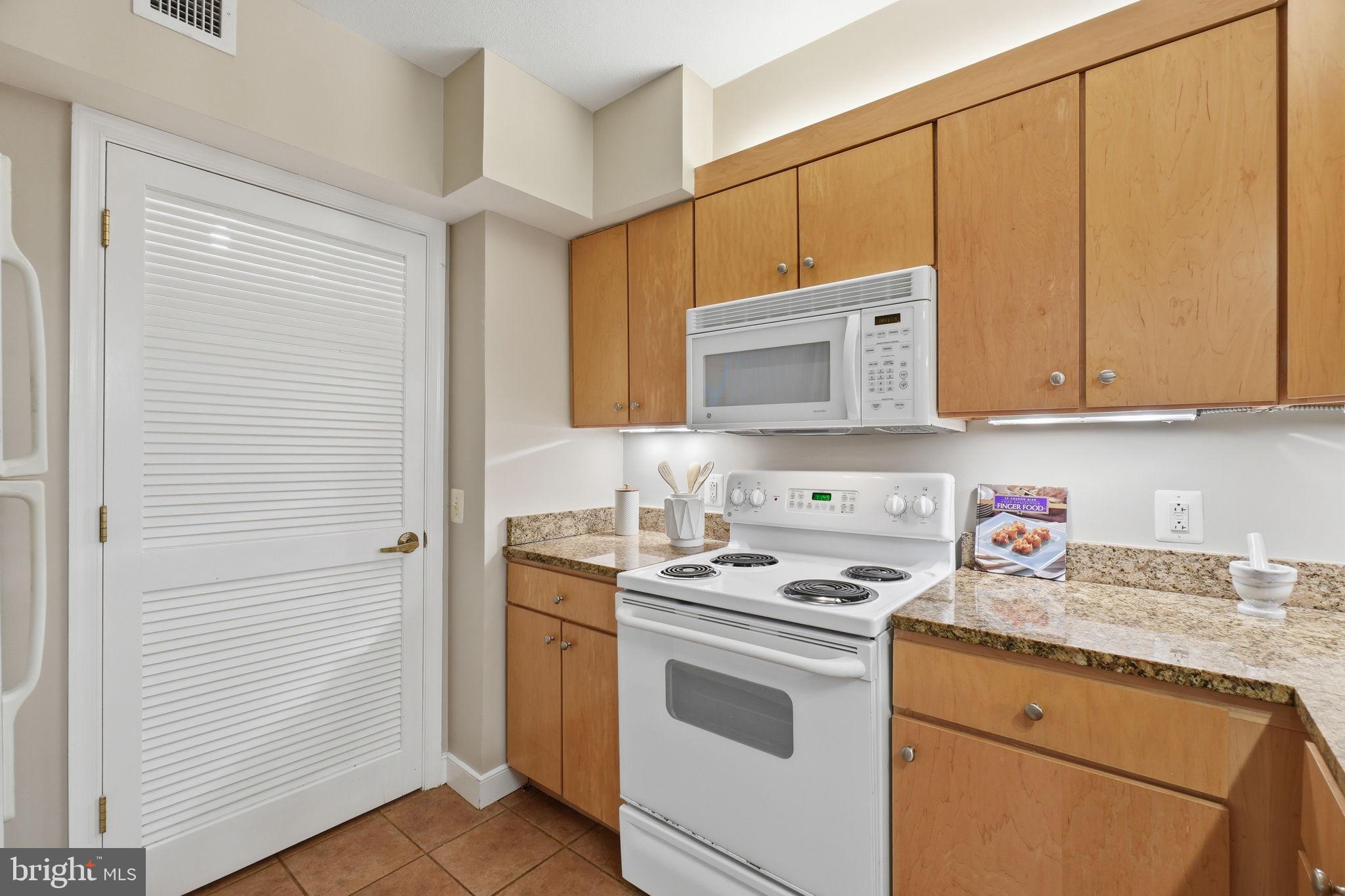 631 D Street Northwest, Unit 435 Washington, DC 20004 - Photo 6 of 26 Kitchen