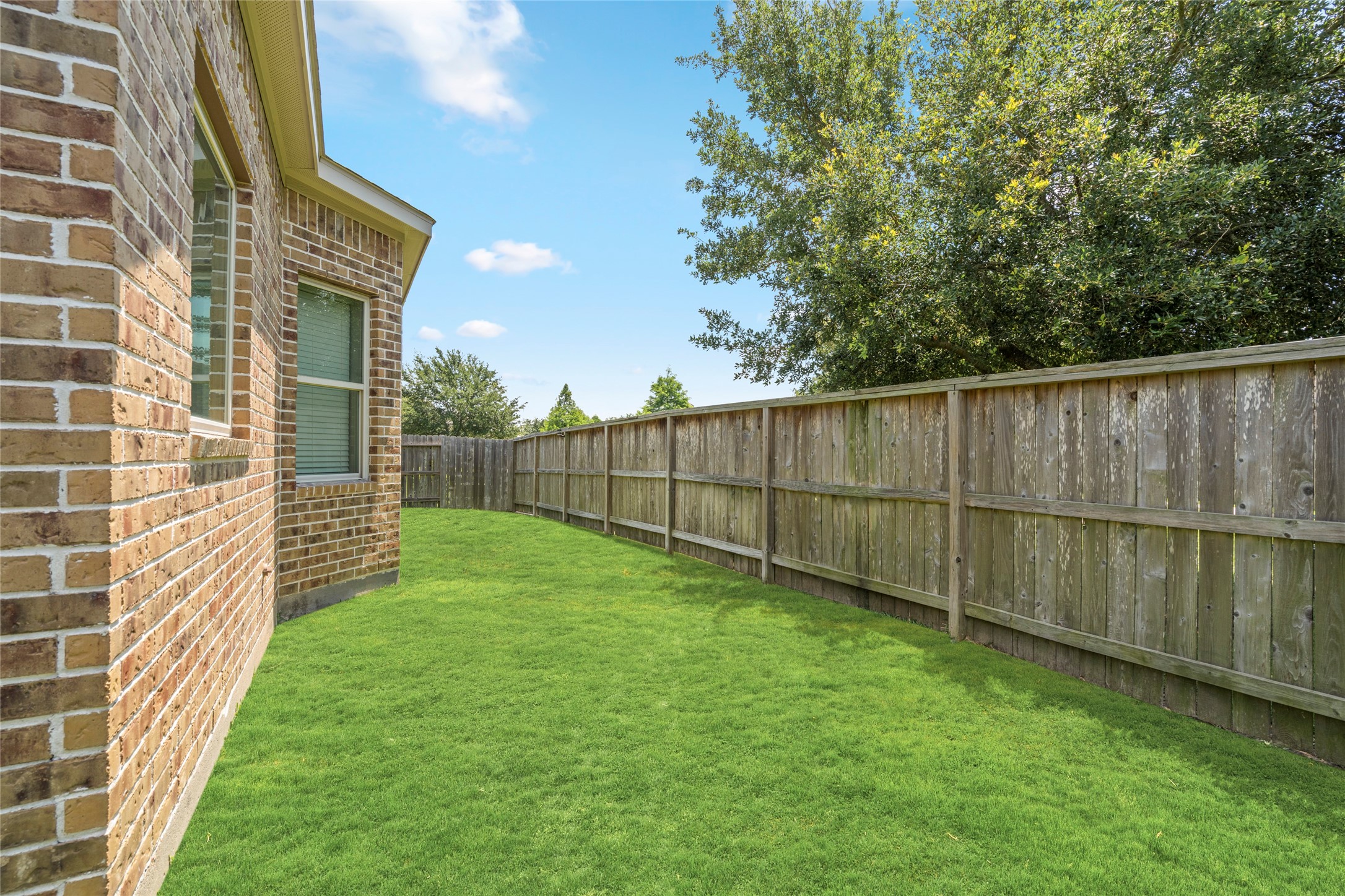 143 Castlegate Lane Houston, TX 77065 - Photo 27 of 33 Spacious side yard. The seller added rain guage wire proection (2017) and sprinkler pipe potection (2018).